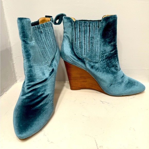 💗Madison Harding blue velvet wedge booties - Picture 2 of 4